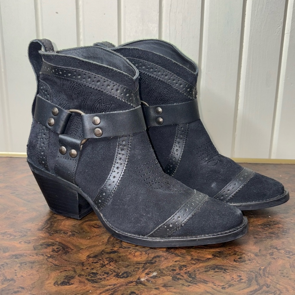 Dingo gummy bear leather cowboy boot black suede size 6